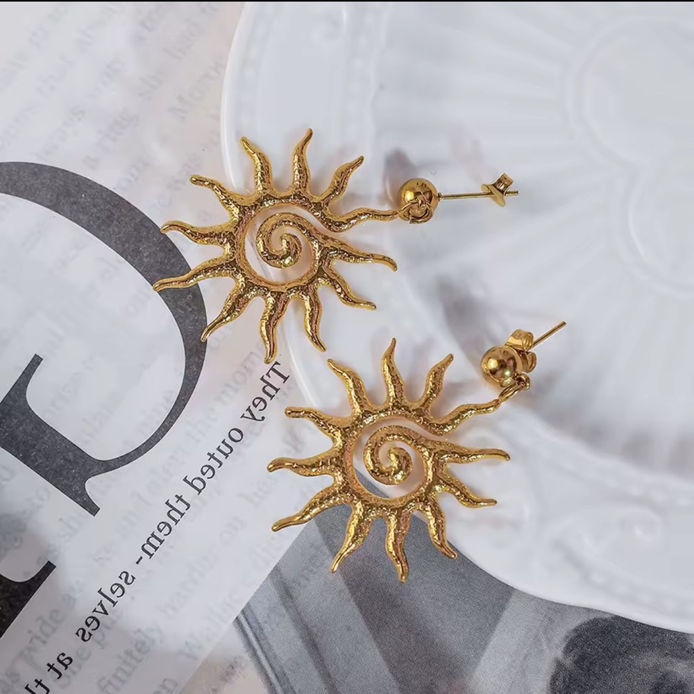 18K Gold Radiant Sun Earrings NEW! - Picture 5 of 13
